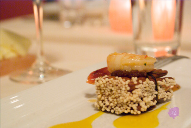 PRETZEL CRUSTED CRAB CAKE & SWEET CHILI PRAWN tomato orange chutney, poppy seed honey One of the David Burke's signature dishes. Pretzel crab cake is served at all 3 establishments with very little tweak.